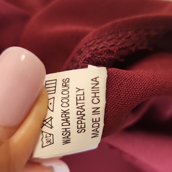 Women's Burgandy Red V-Neck Short Sleeve Top    Size S - Picture 9 of 9